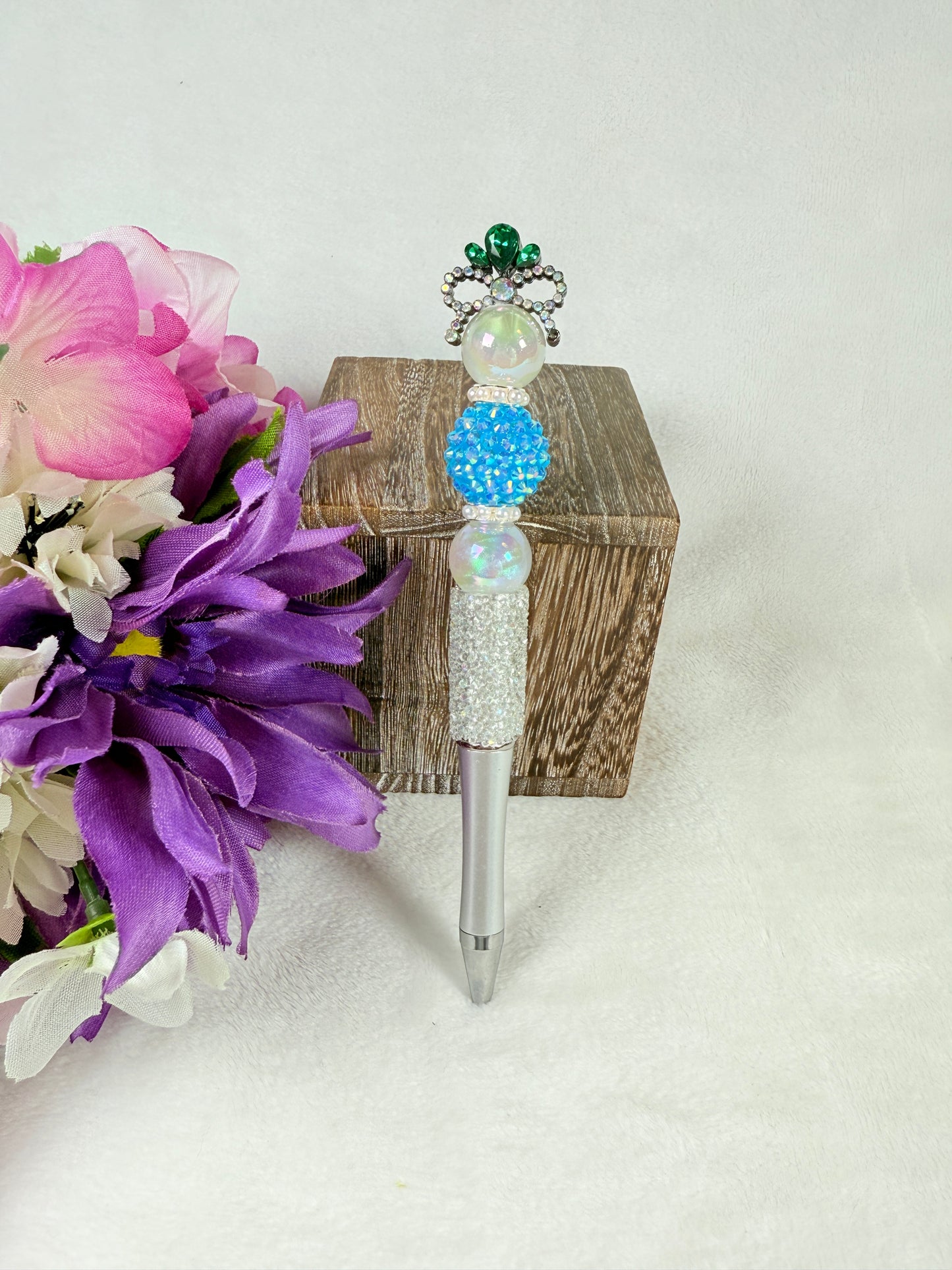 Elegant Bow Crown Pen